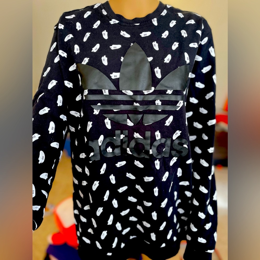 Adidas sweater very cute